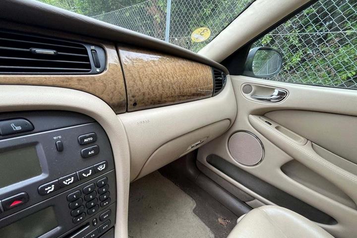 undefined Jaguar X-type fra 2004 set indefra