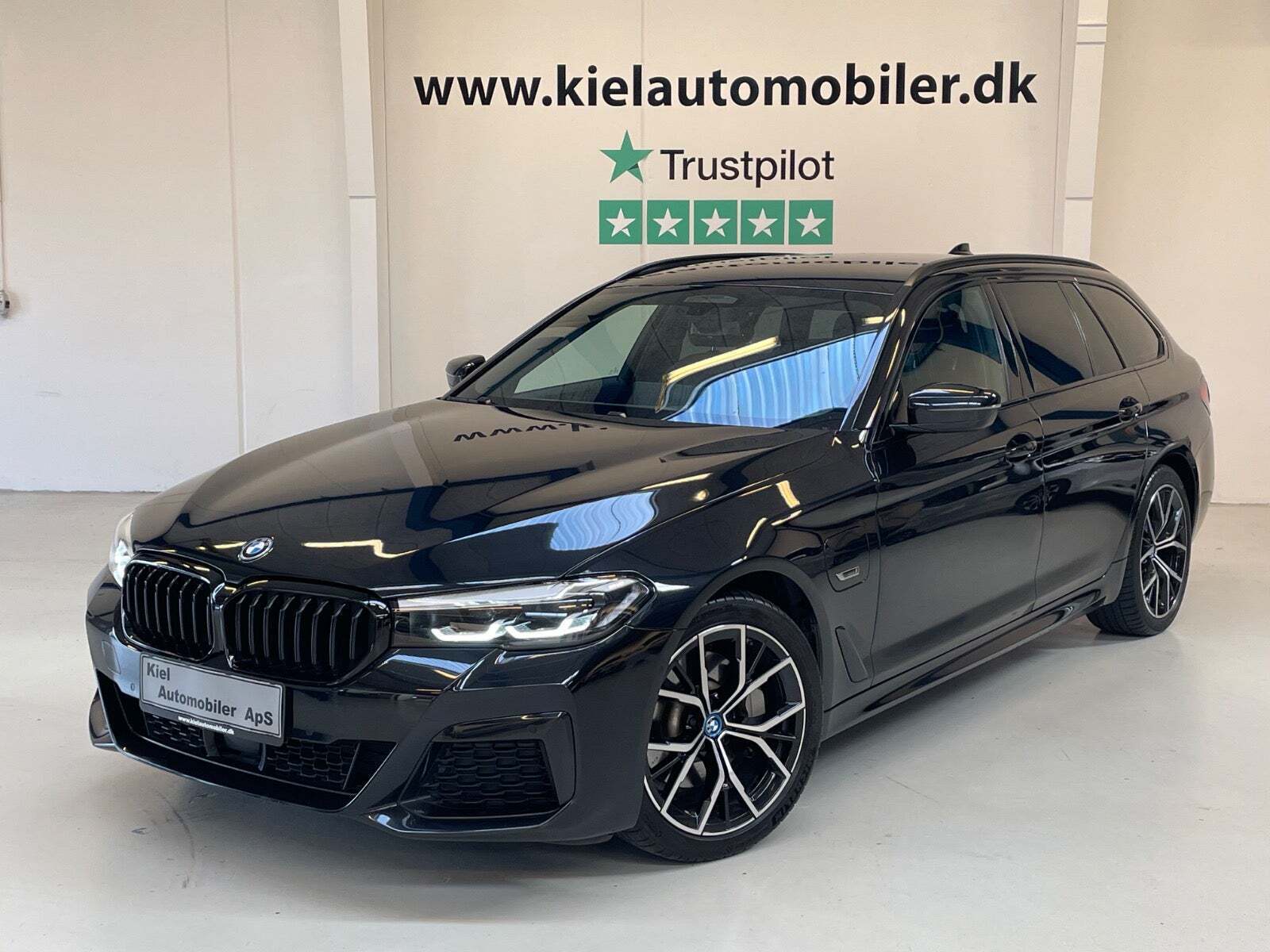 undefined BMW 530e fra 2022 set udefra