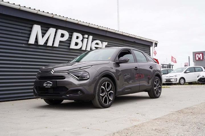 Grå Citroën C4 fra 2021 set udefra