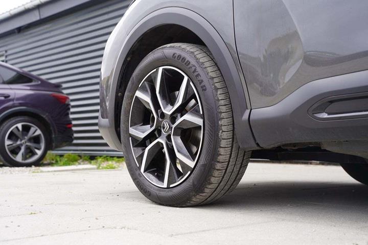 Grå Citroën C4 fra 2021