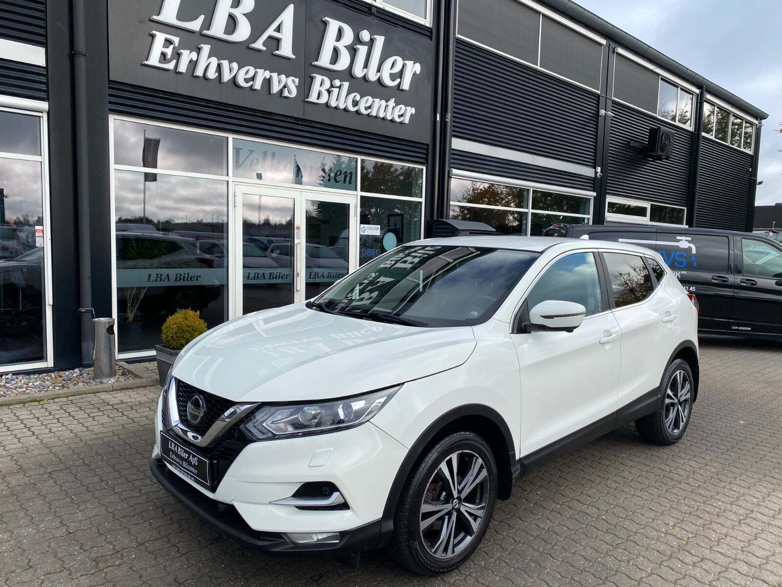 Hvid Nissan Qashqai fra 2019 set udefra