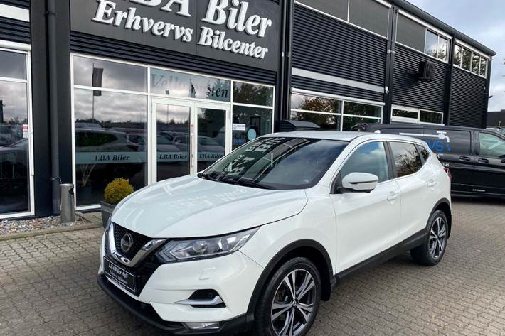 Hvid Nissan Qashqai fra 2019 set udefra
