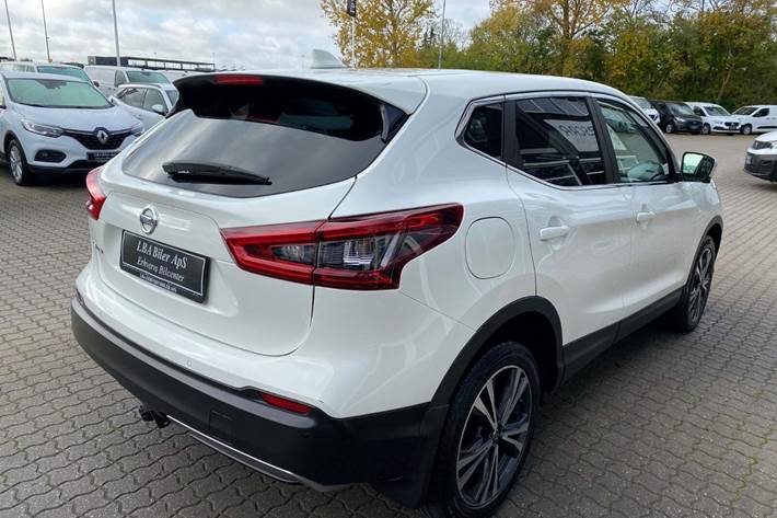 Hvid Nissan Qashqai fra 2019