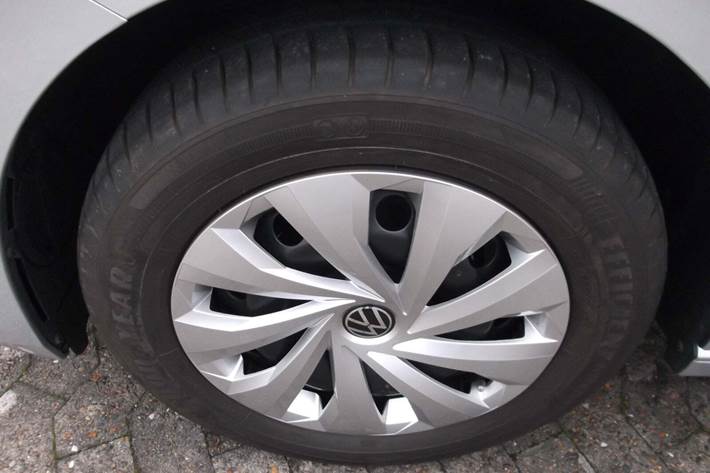 Sølv VW Polo fra 2021