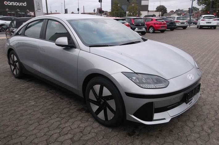 Sølv Hyundai Ioniq 6 fra 2025