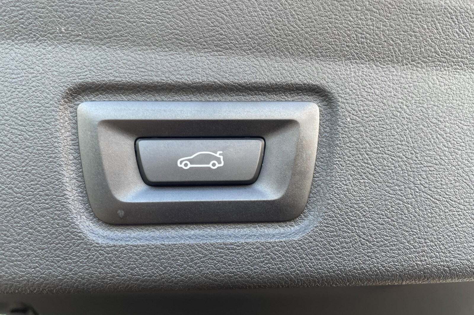 Rød BMW i4 fra 2025