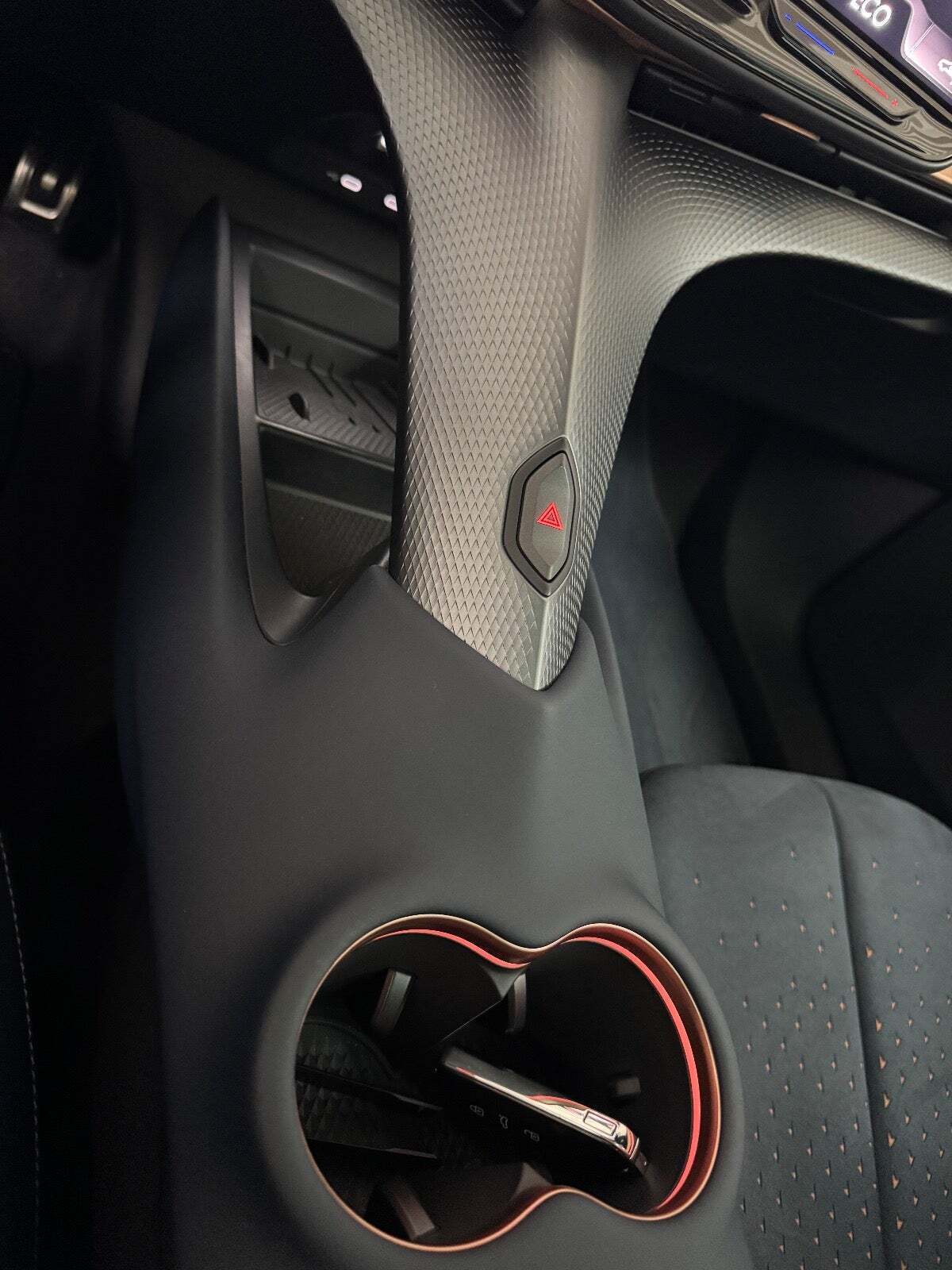 Blå Cupra Tavascan fra 2025