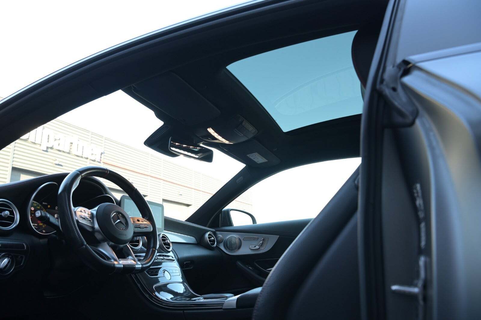 Grå Mercedes C43 fra 2018