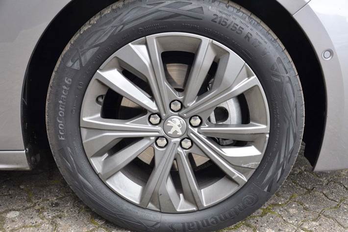 Grå Peugeot 508 fra 2019