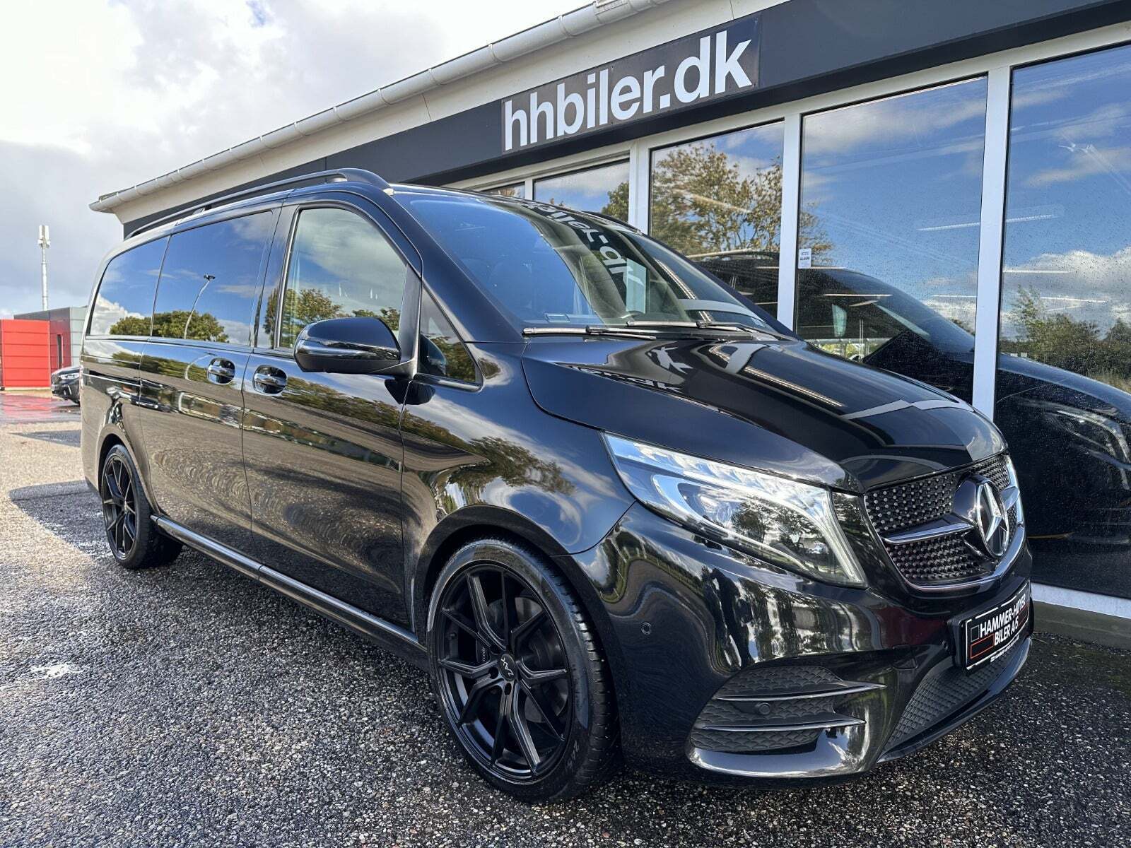 Sort Mercedes V300 d fra 2020