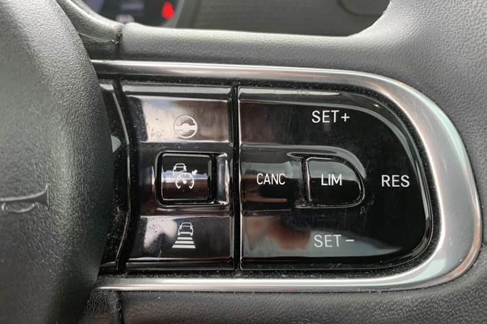 Hvid Fiat 500e fra 2023