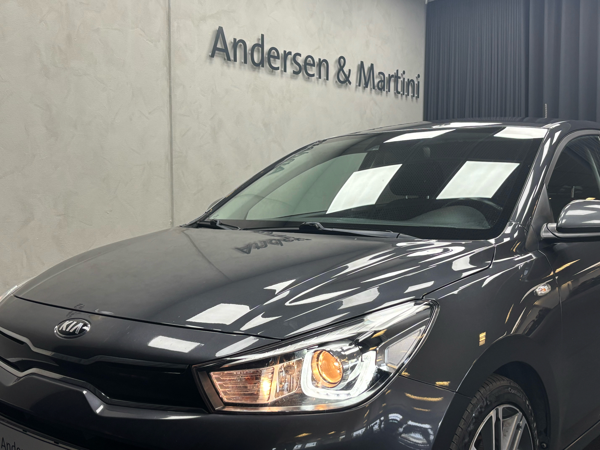 Grå Kia Rio fra 2019