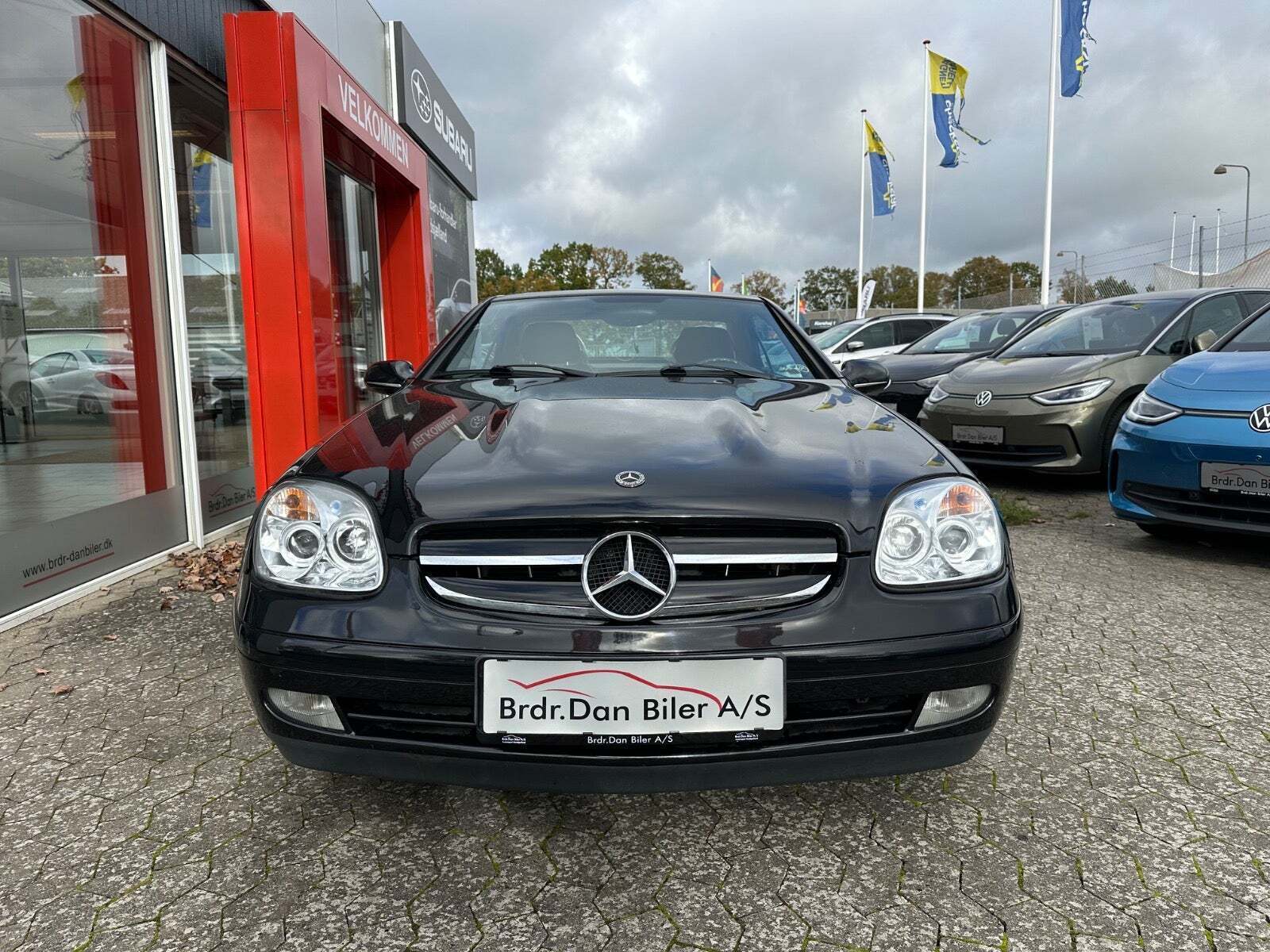 Sort Mercedes SLK230 fra 1999