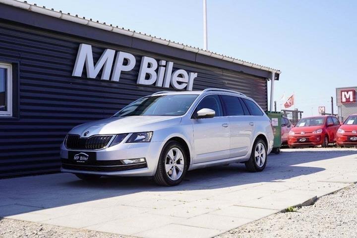 Sølv Skoda Octavia fra 2018 set udefra