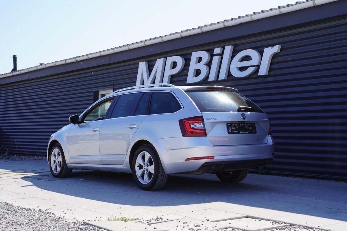 Sølv Skoda Octavia fra 2018