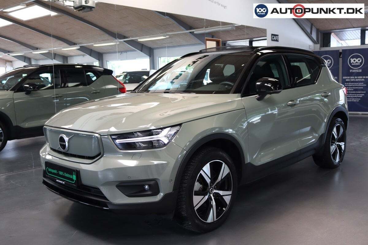 Grøn Volvo XC40 fra 2022 set udefra