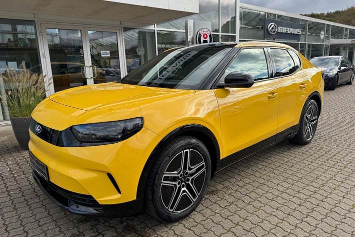 Gul Ford Capri fra 2025 set udefra