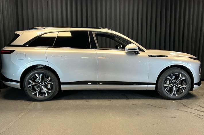 Grå Xpeng G9 fra 2025