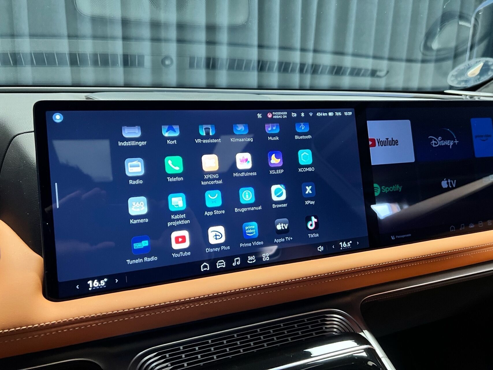 Grå Xpeng G9 fra 2025