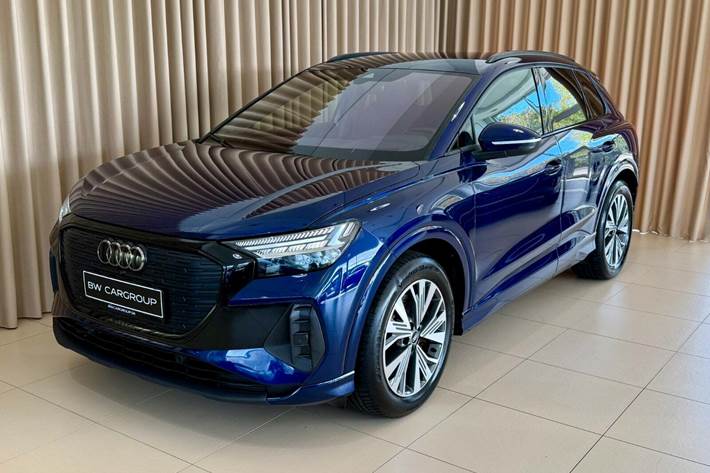 Blå Audi Q4 e-tron fra 2022 set udefra