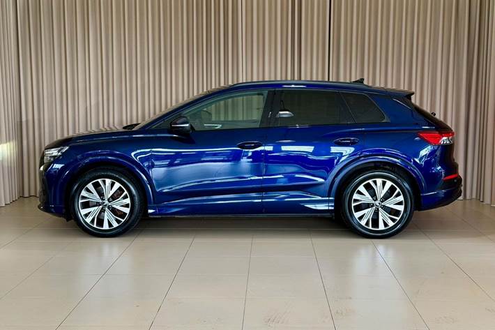Blå Audi Q4 e-tron fra 2022