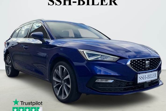 Blå Seat Leon fra 2021 set udefra