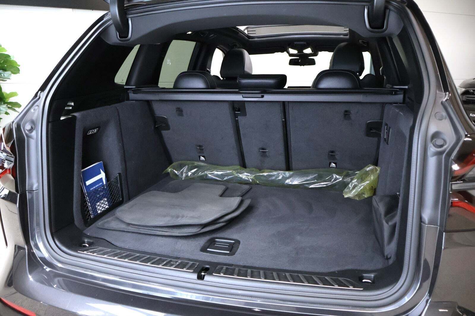 Grå BMW iX3 fra 2023