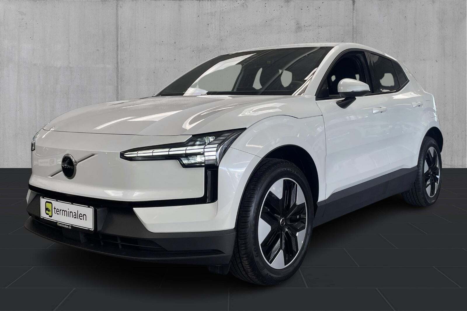 Hvid Volvo EX30 fra 2025 set udefra