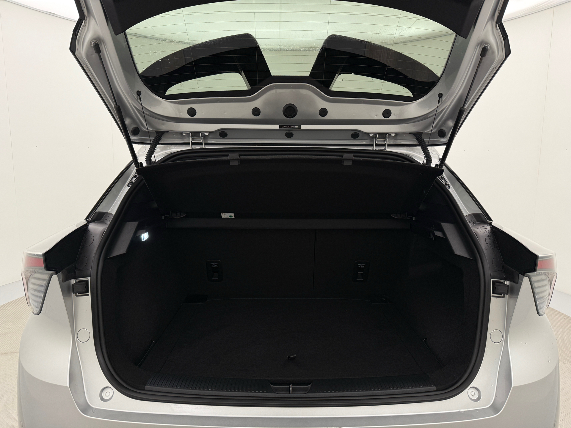 Sølv MG MG4 Electric fra 2023 set udefra