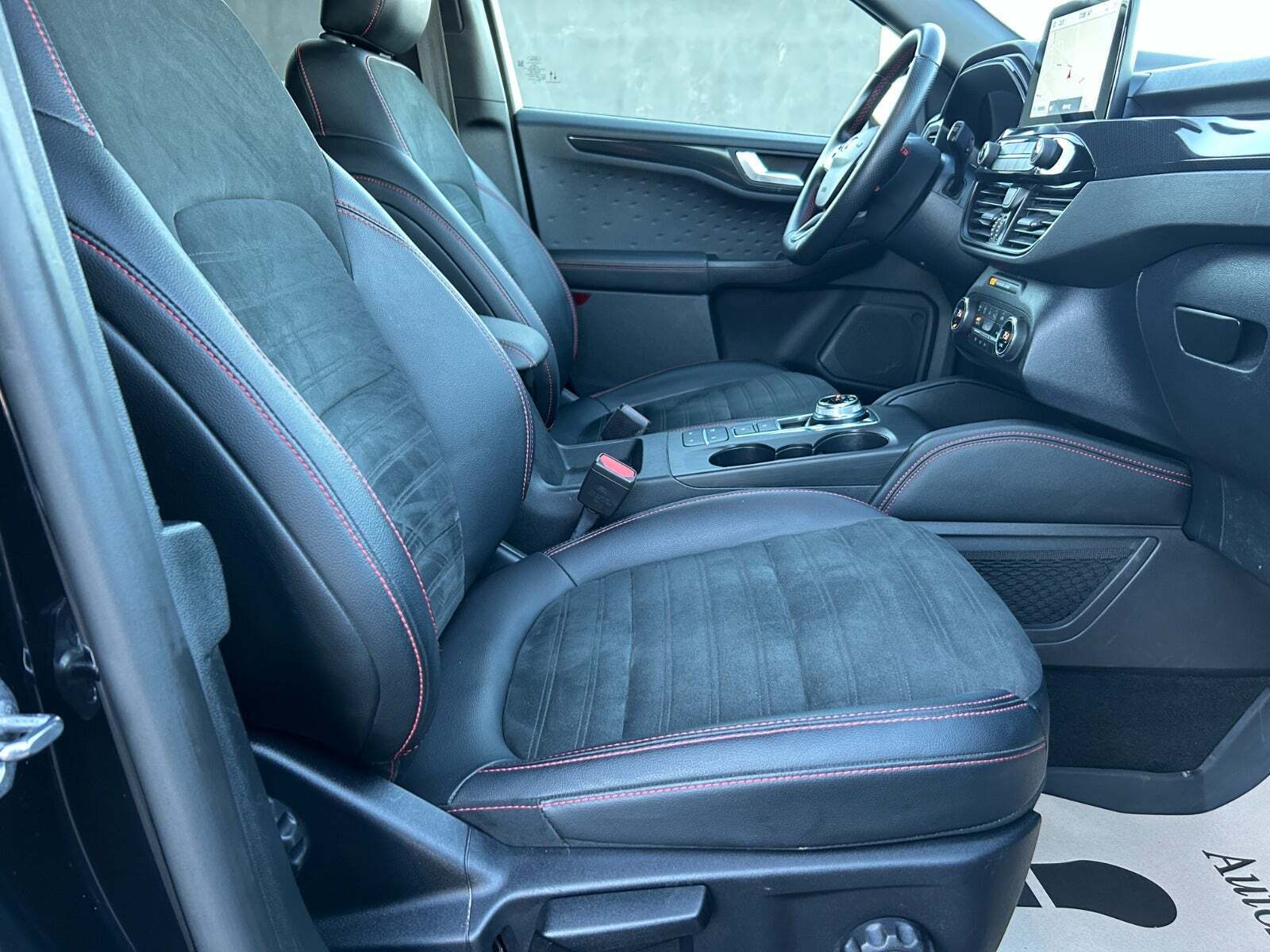 Sort Ford Kuga fra 2021