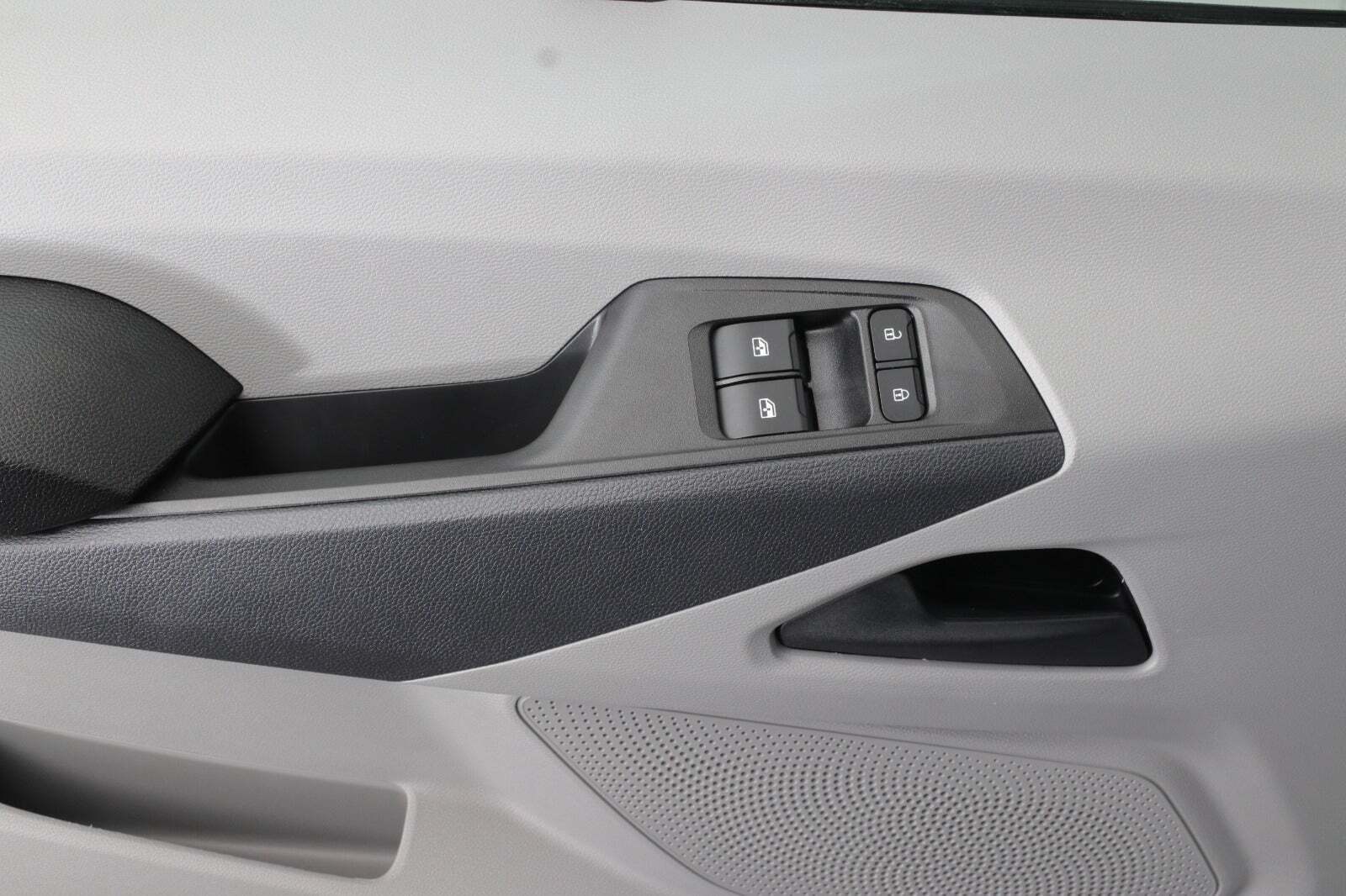 Hvid Maxus Deliver9 fra 2025