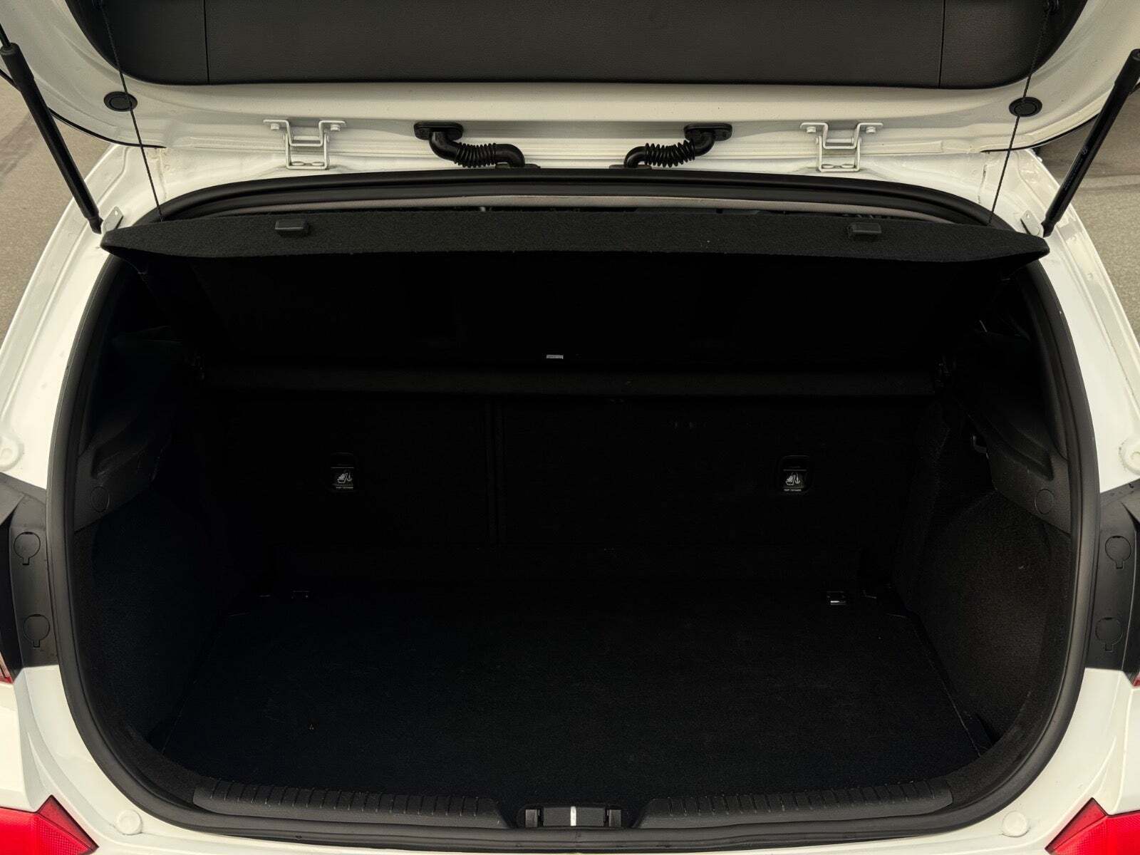 Hvid Hyundai i30 fra 2020