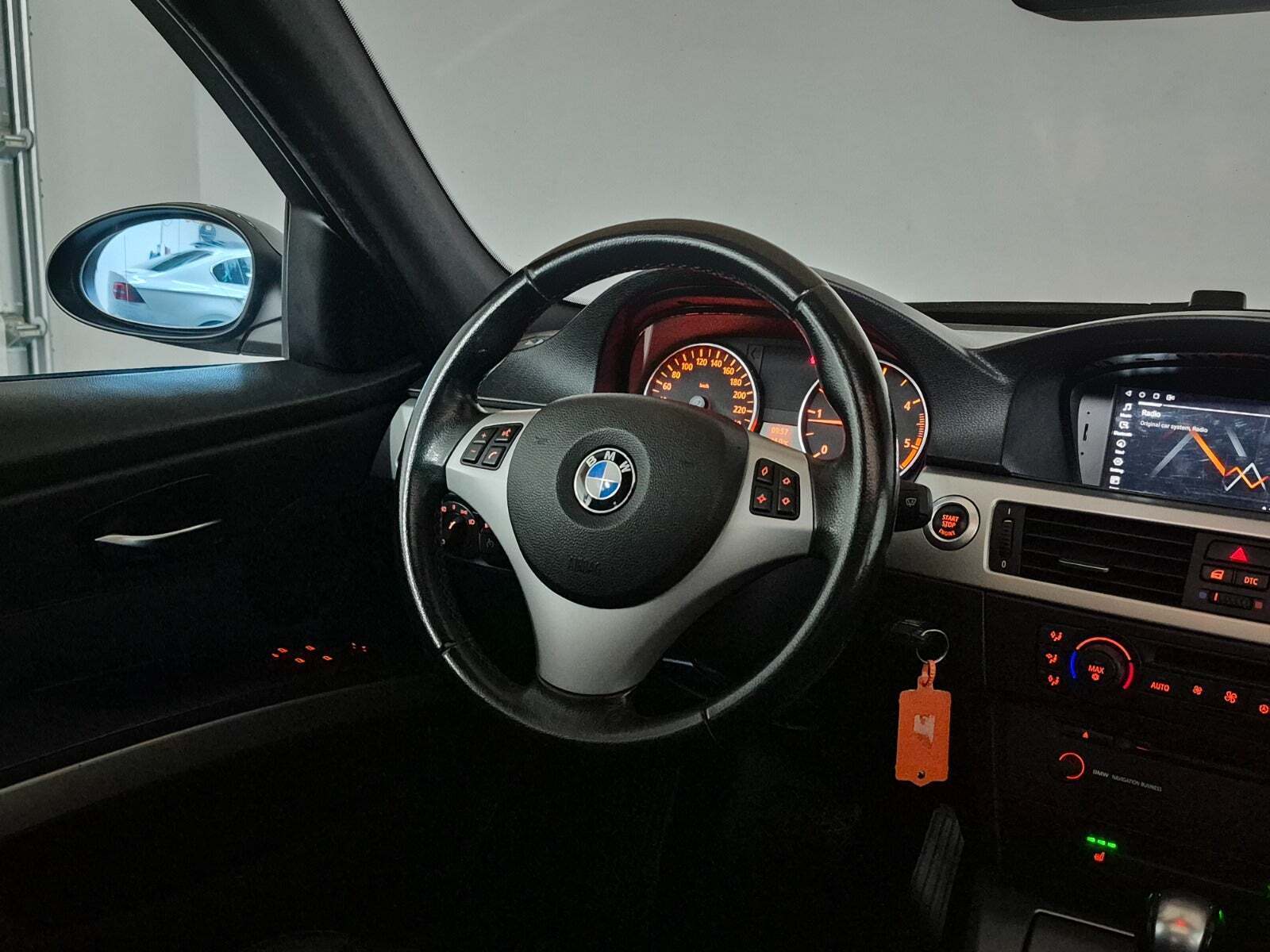 Sort BMW 320d fra 2006