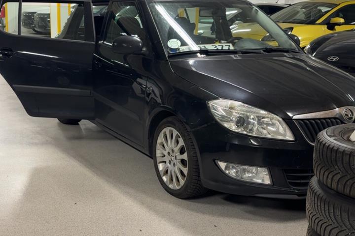 Sort Skoda Fabia fra 2013