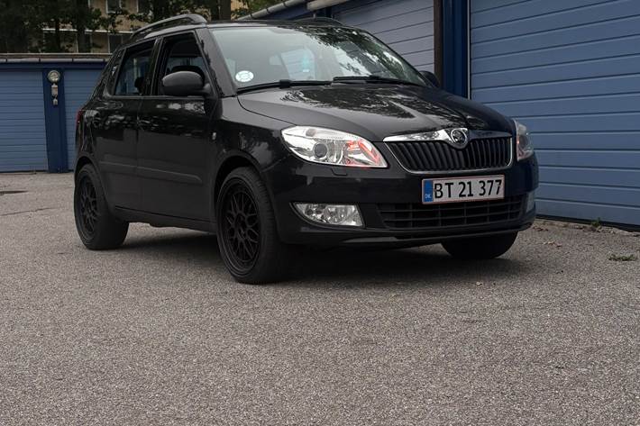 Sort Skoda Fabia fra 2013