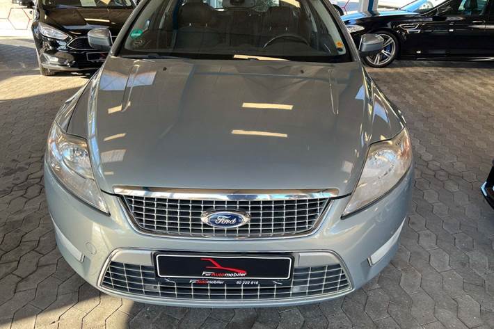 Blå Ford Mondeo fra 2007
