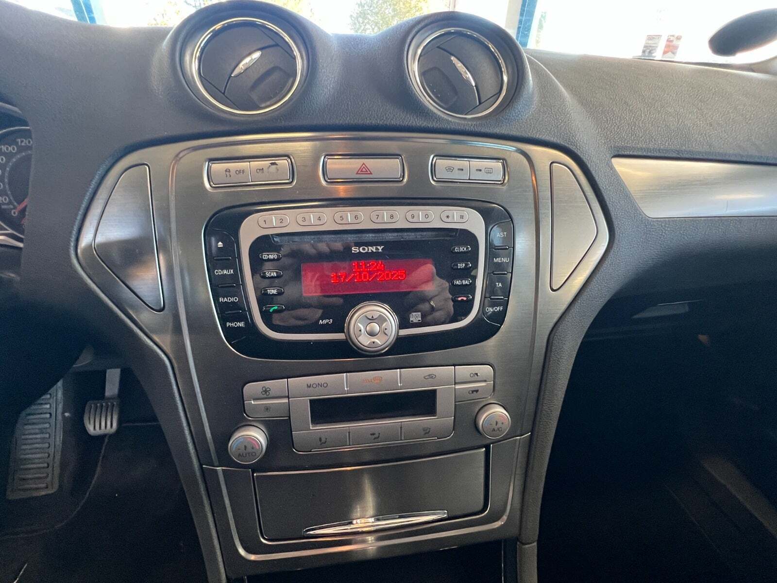 Blå Ford Mondeo fra 2007