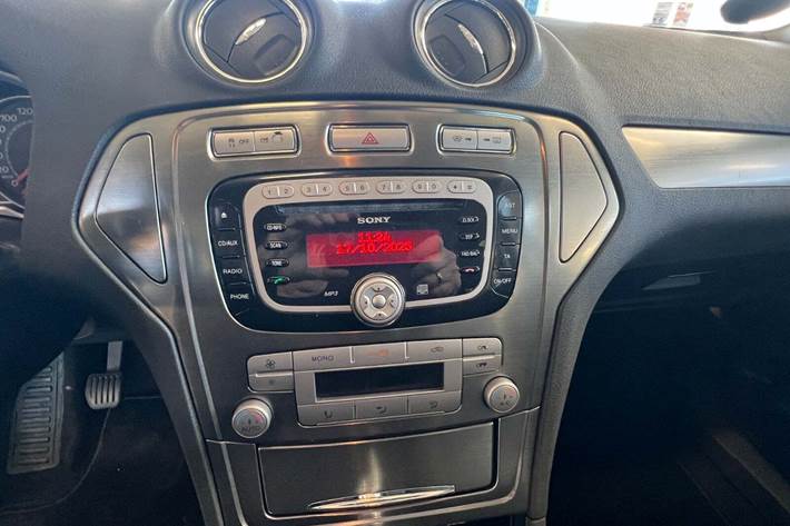 Blå Ford Mondeo fra 2007