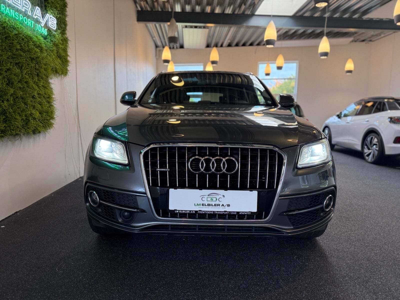 Grå Audi Q5 fra 2016