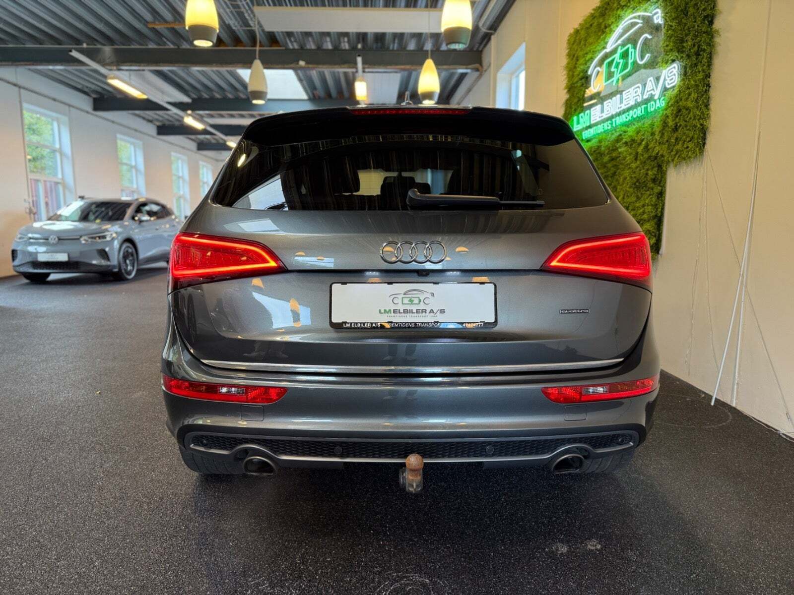 Grå Audi Q5 fra 2016