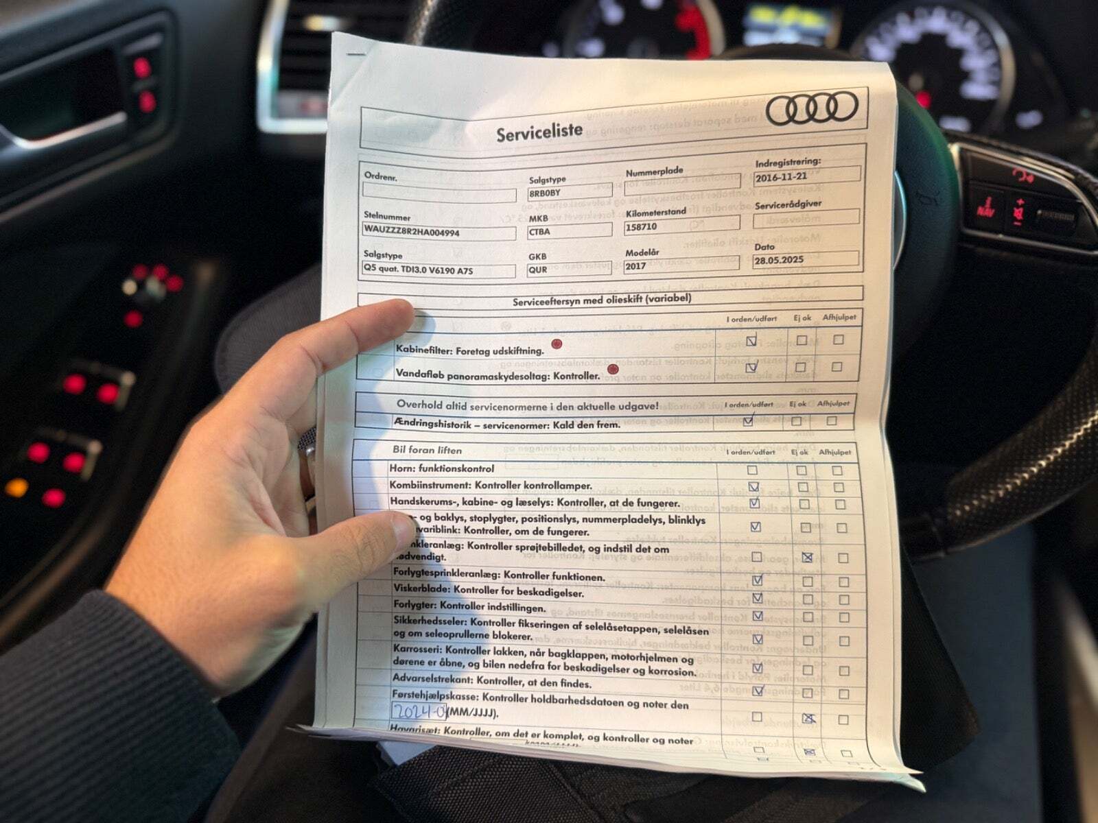 Grå Audi Q5 fra 2016