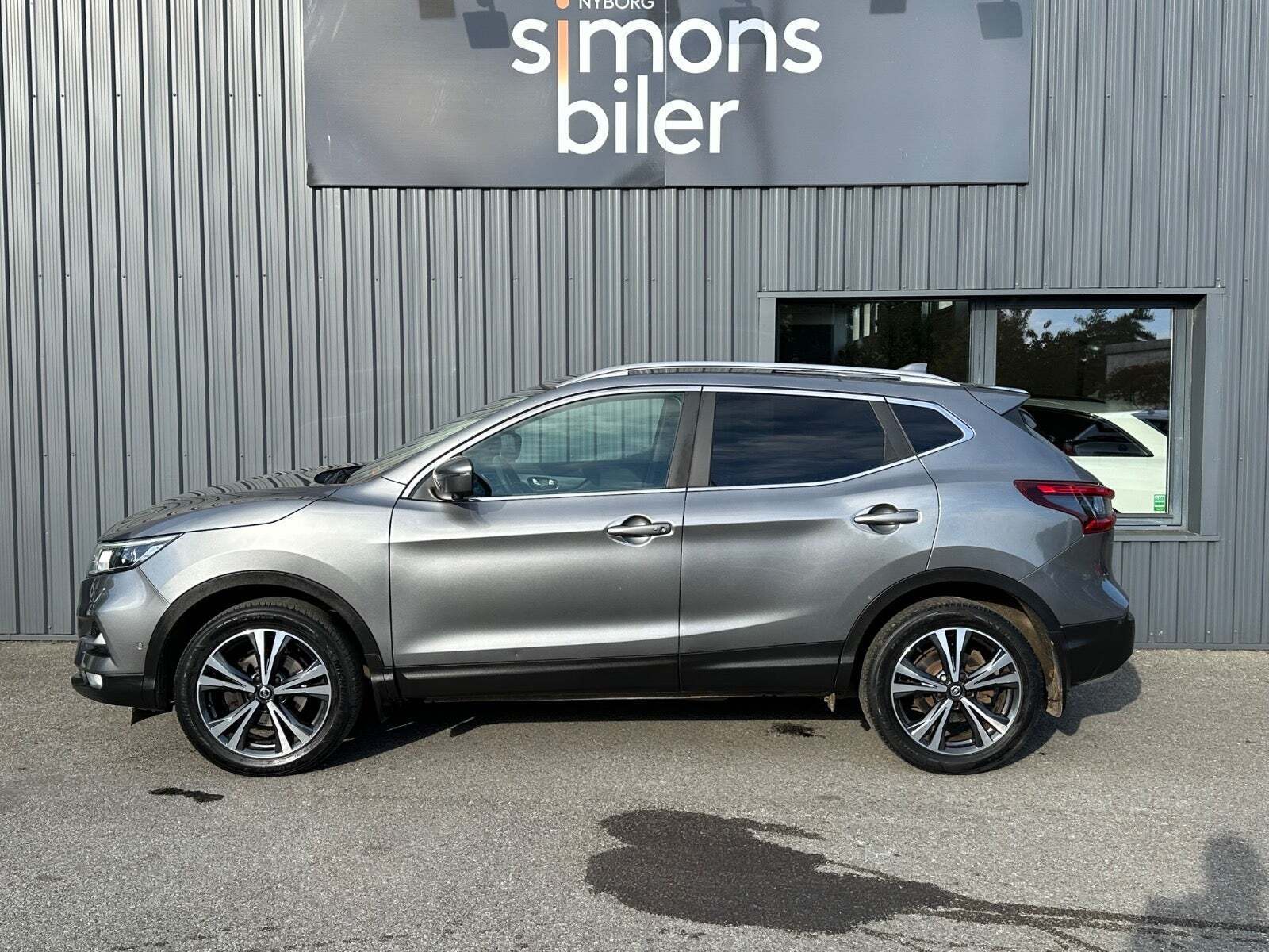 Grå Nissan Qashqai fra 2019