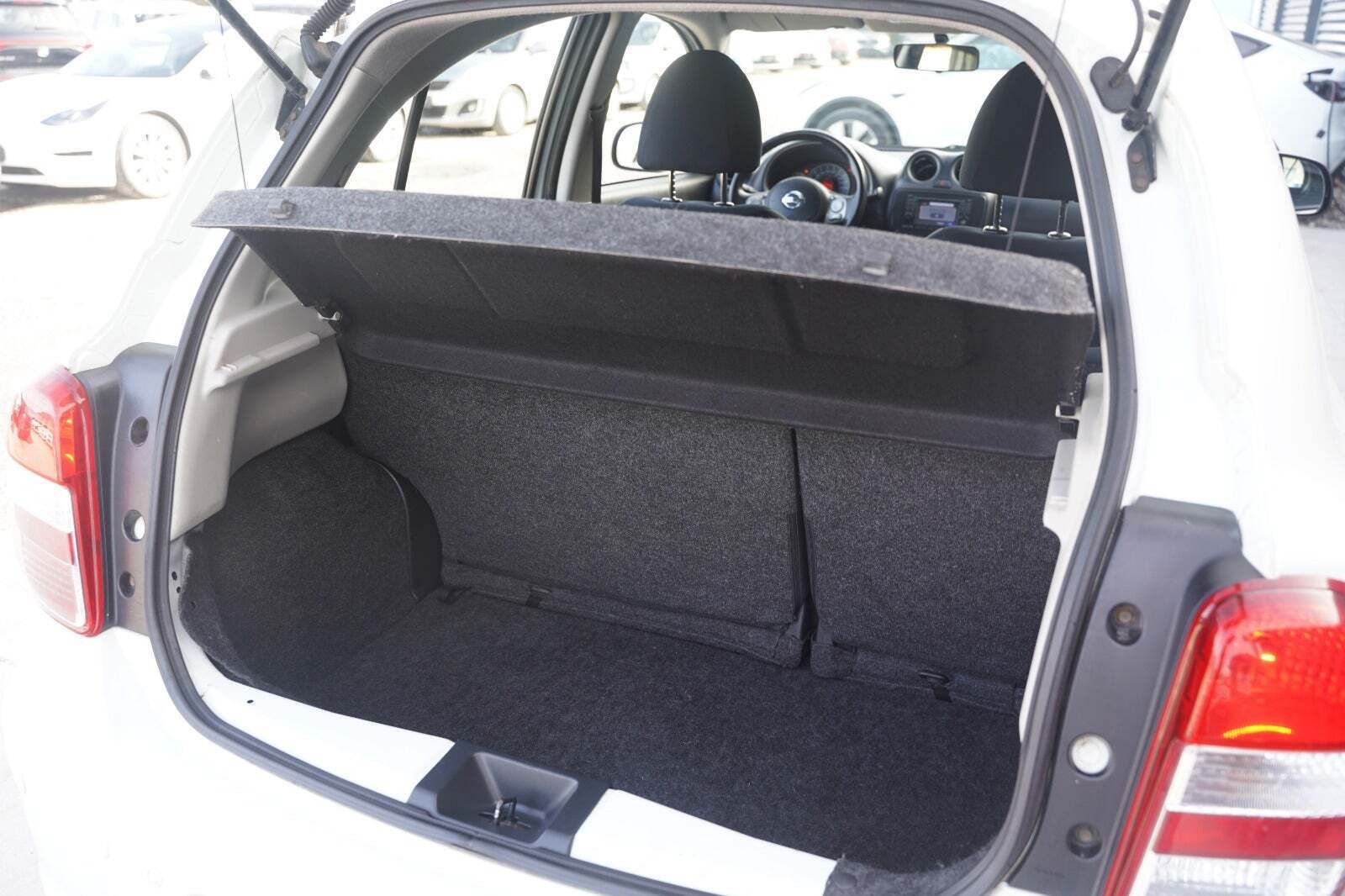 Hvid Nissan Micra fra 2011