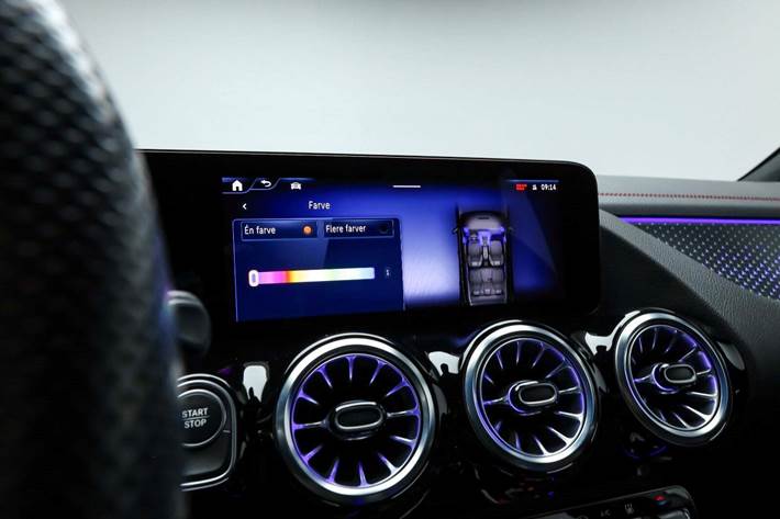 Sort Mercedes EQA350 fra 2024