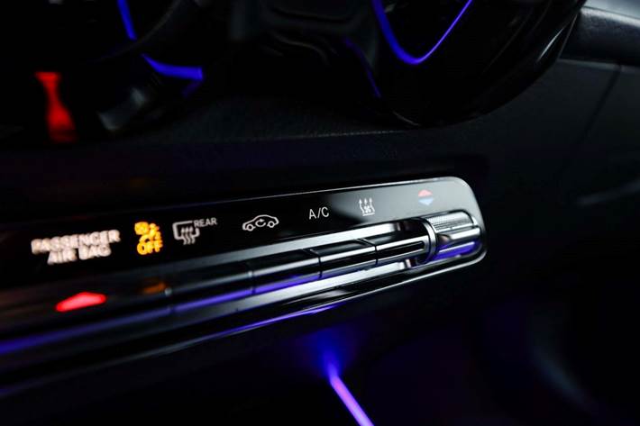 Sort Mercedes EQB250 fra 2023