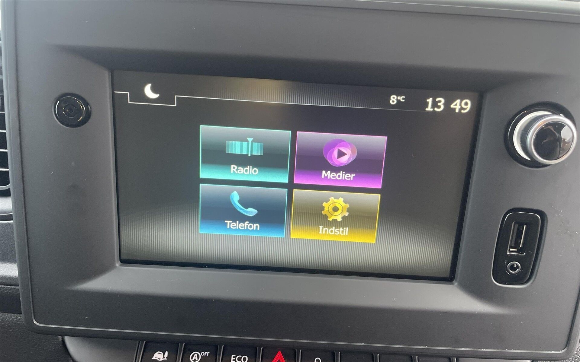 Hvid Nissan Interstar fra 2025