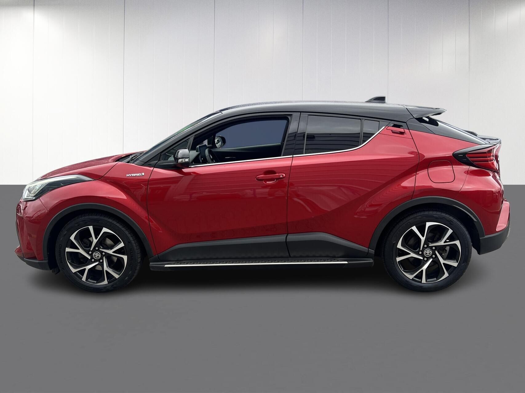 Rød Toyota C-HR fra 2019