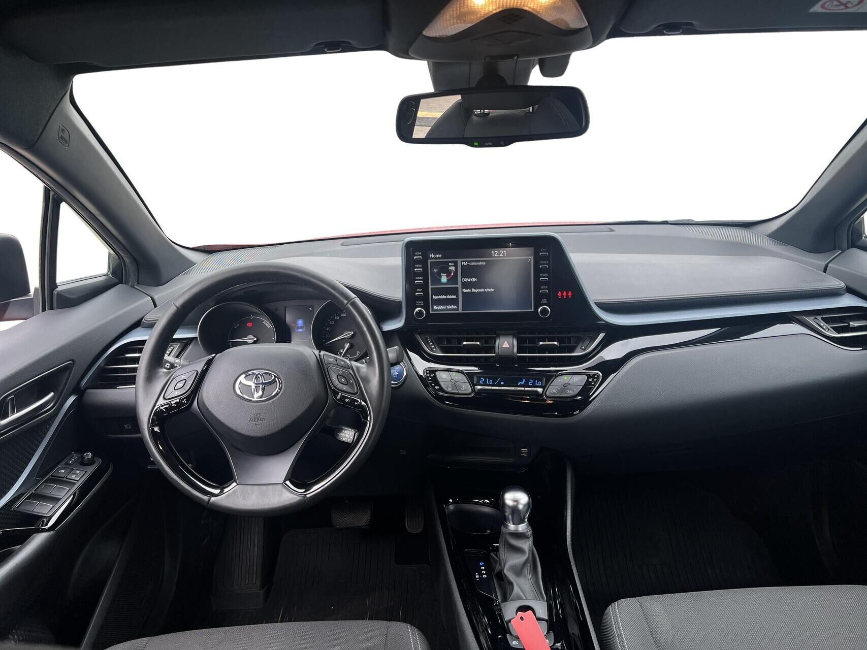 Rød Toyota C-HR fra 2019