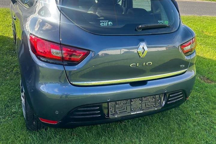 Grå Renault Clio IV fra 2016