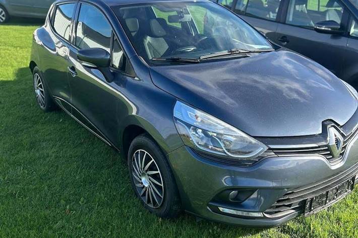 Grå Renault Clio IV fra 2016